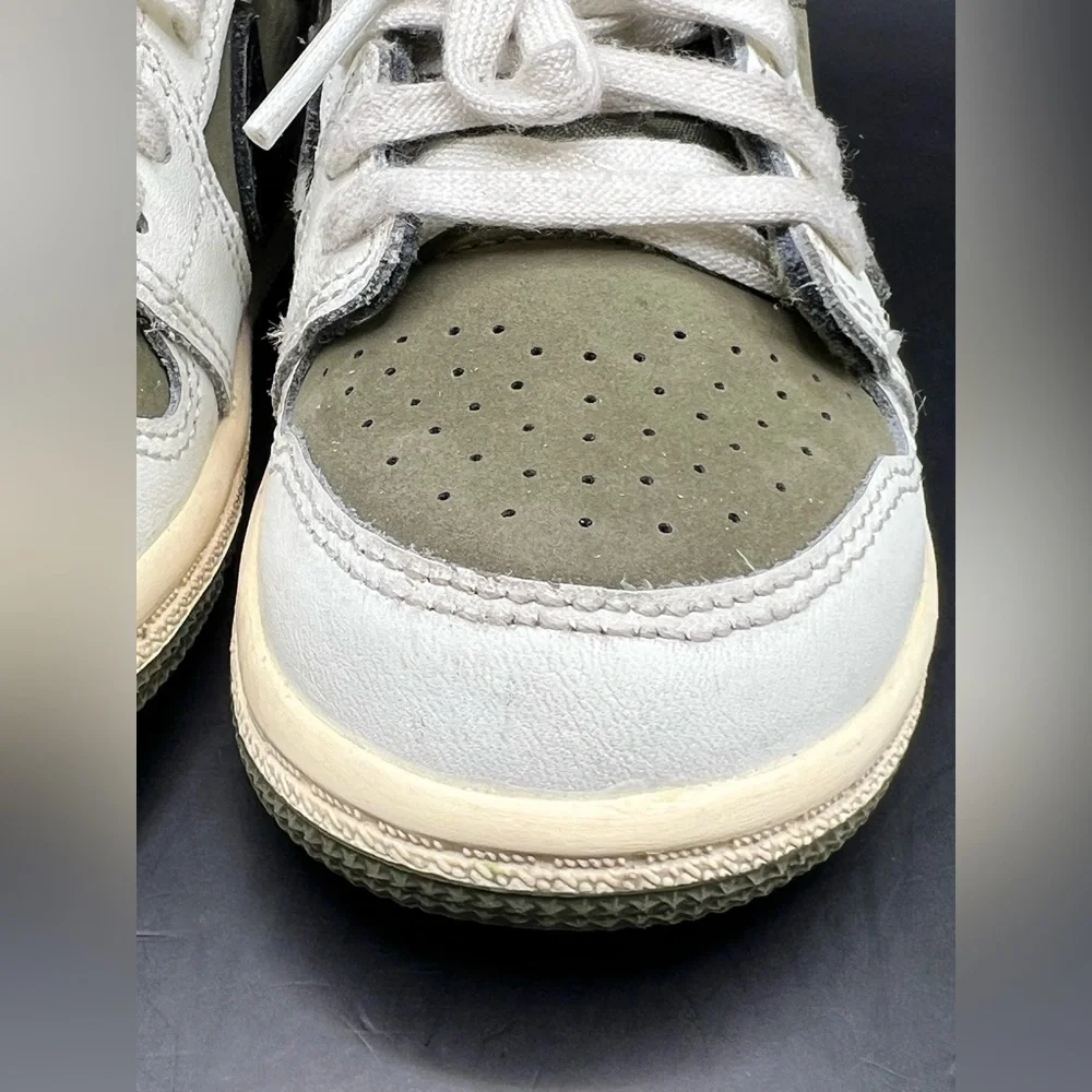 Air Jordan x Travis Scott,‎ Cactus Jack - Olive and Cream Youth Sneakers-8C